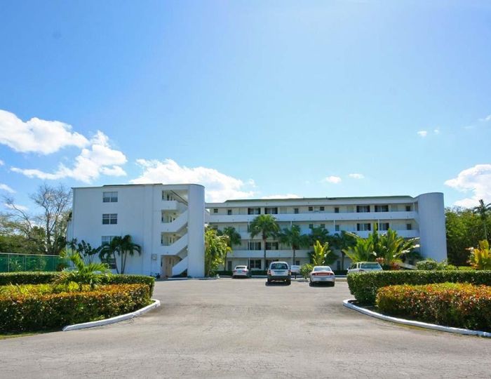 MLS# 56045 LAKEVIEW MANOR Bahamia Grand Bahama/Freeport