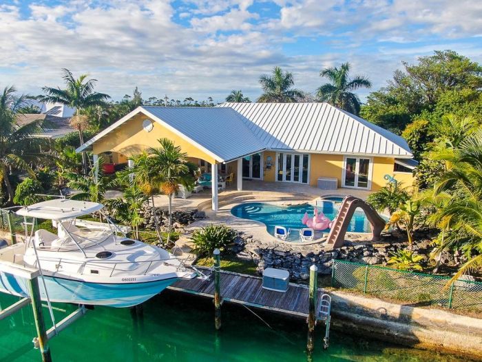 MLS# 56101 Canal-front home Bahamia Grand Bahama/Freeport