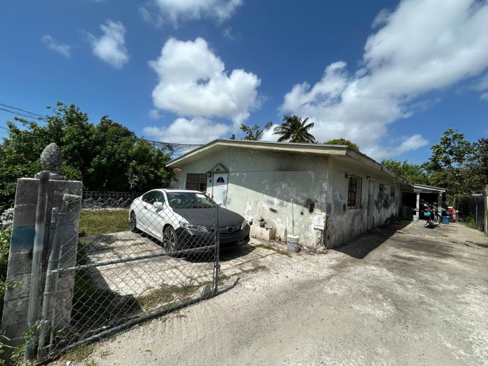 MLS# 62083  Pinewood Gardens New Providence/Paradise Island
