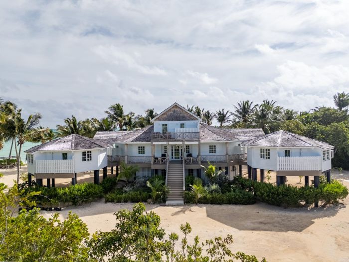 MLS# 62156 Queen Pineapple Kamalame Cay Andros