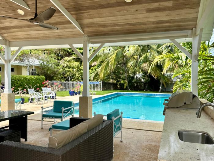 MLS# 62330 Cuckoo's Paradise Village Road New Providence/Paradise Island
