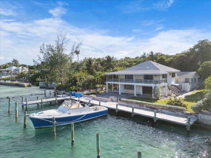 MLS# 62490  Eastern Road New Providence/Paradise Island