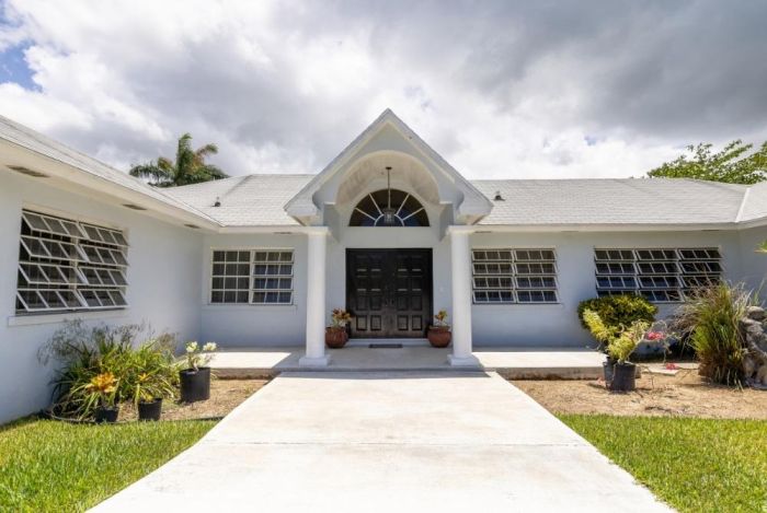 MLS# 62632 Vista Marina Home West Bay Street New Providence/Paradise Island