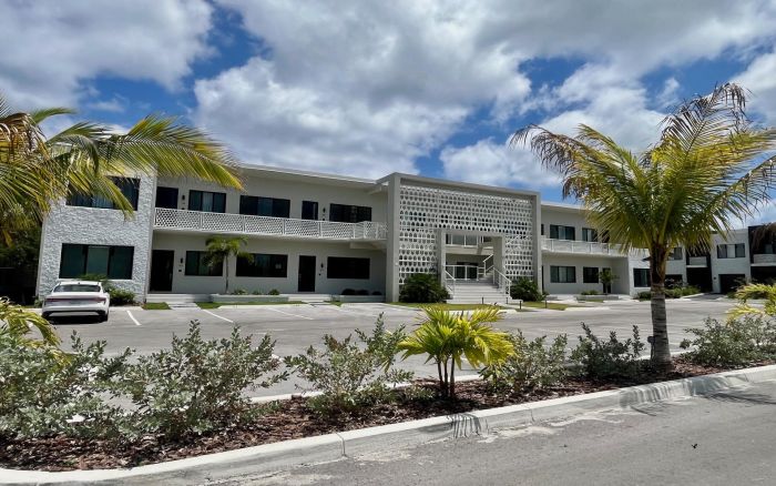 MLS# 62712 WEST END Condo Love Beach New Providence/Paradise Island
