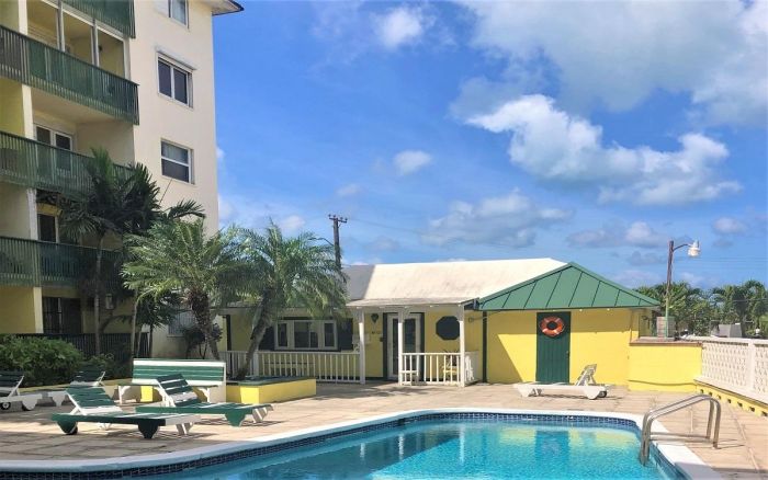 MLS# 62853 TOWN COURT West Bay Street New Providence/Paradise Island