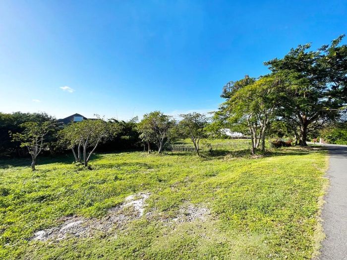 MLS# 62902 Lot 5 in Block 8 Lyford Cay New Providence/Paradise Island