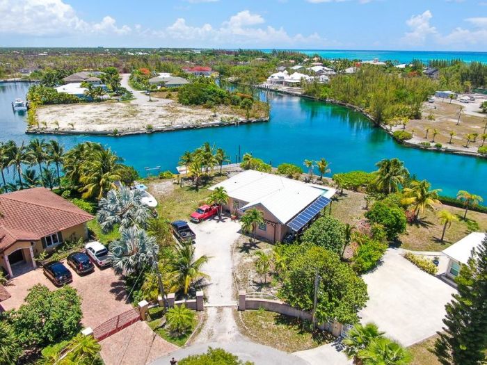 MLS# 62979 Canal front home Fortune Bay Grand Bahama/Freeport