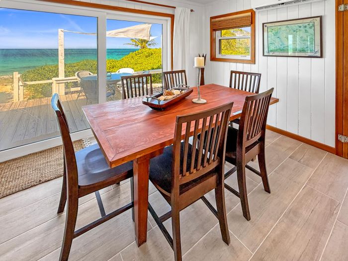 MLS# 63081 Sol E Mar Man-O-War Cay Abaco