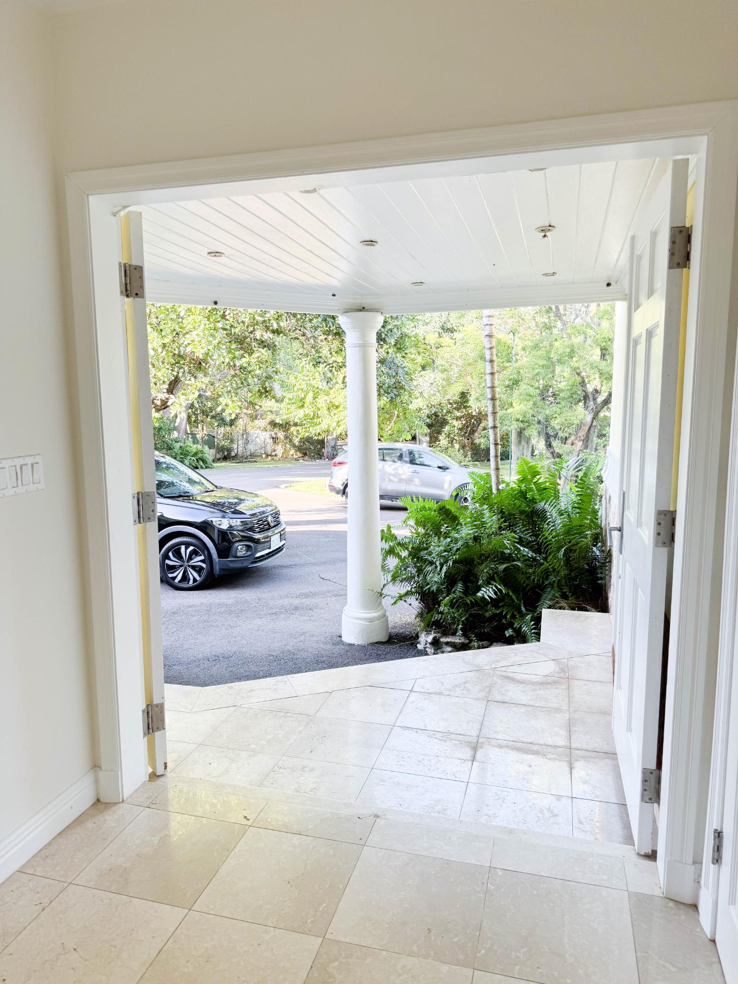 MLS# 63185  Skyline New Providence/Paradise Island