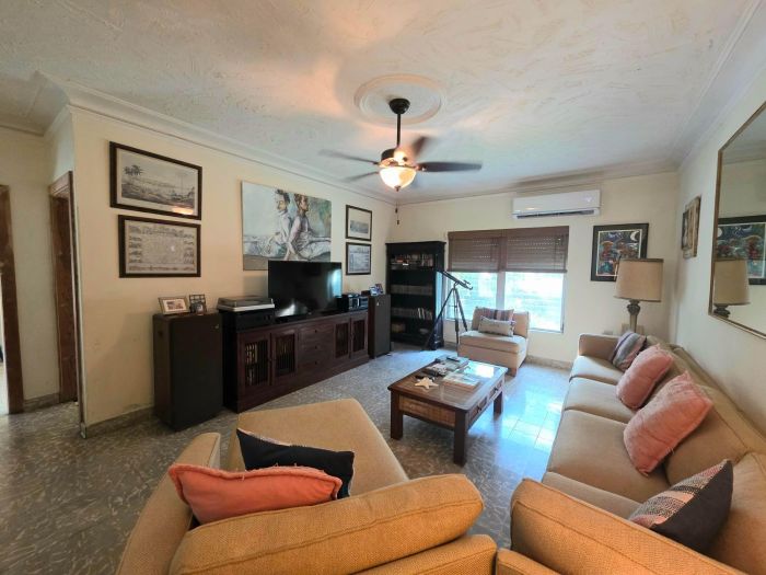 MLS# 63262 Rare Montague Rental Village Road New Providence/Paradise Island