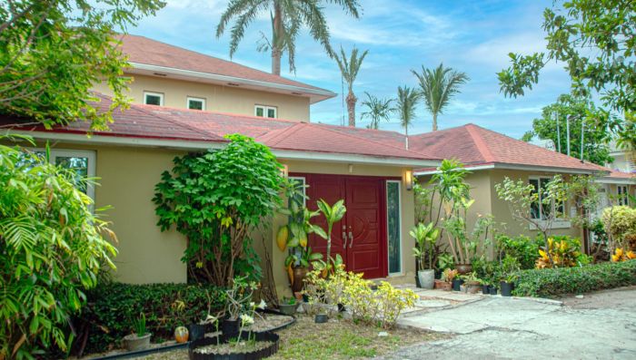 MLS# 63411  Eastern Road New Providence/Paradise Island