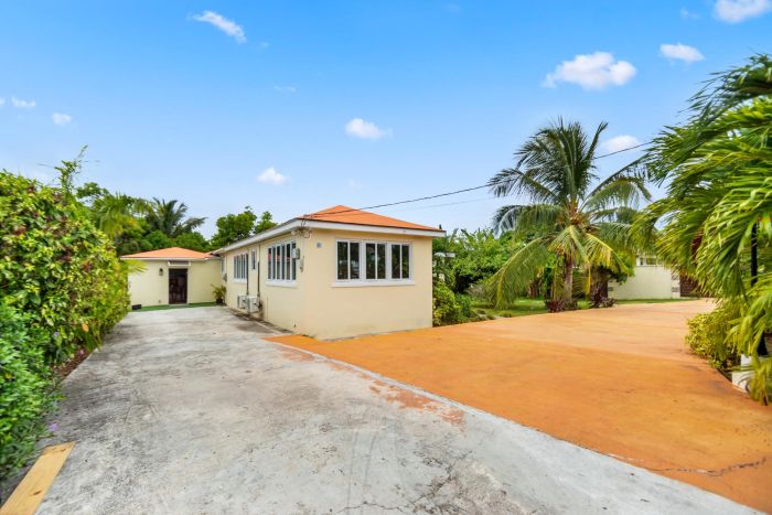 MLS# 63583  Eastern Road New Providence/Paradise Island