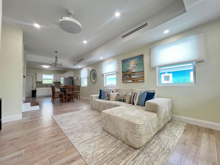 MLS# 63722 Western Rental West Bay Street New Providence/Paradise Island