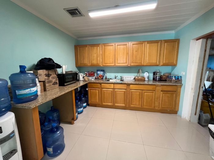 MLS# 63845 Centrally Located  New Providence/Paradise Island