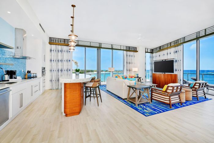 MLS# 63993 4-Bed Penthouse Downtown New Providence/Paradise Island