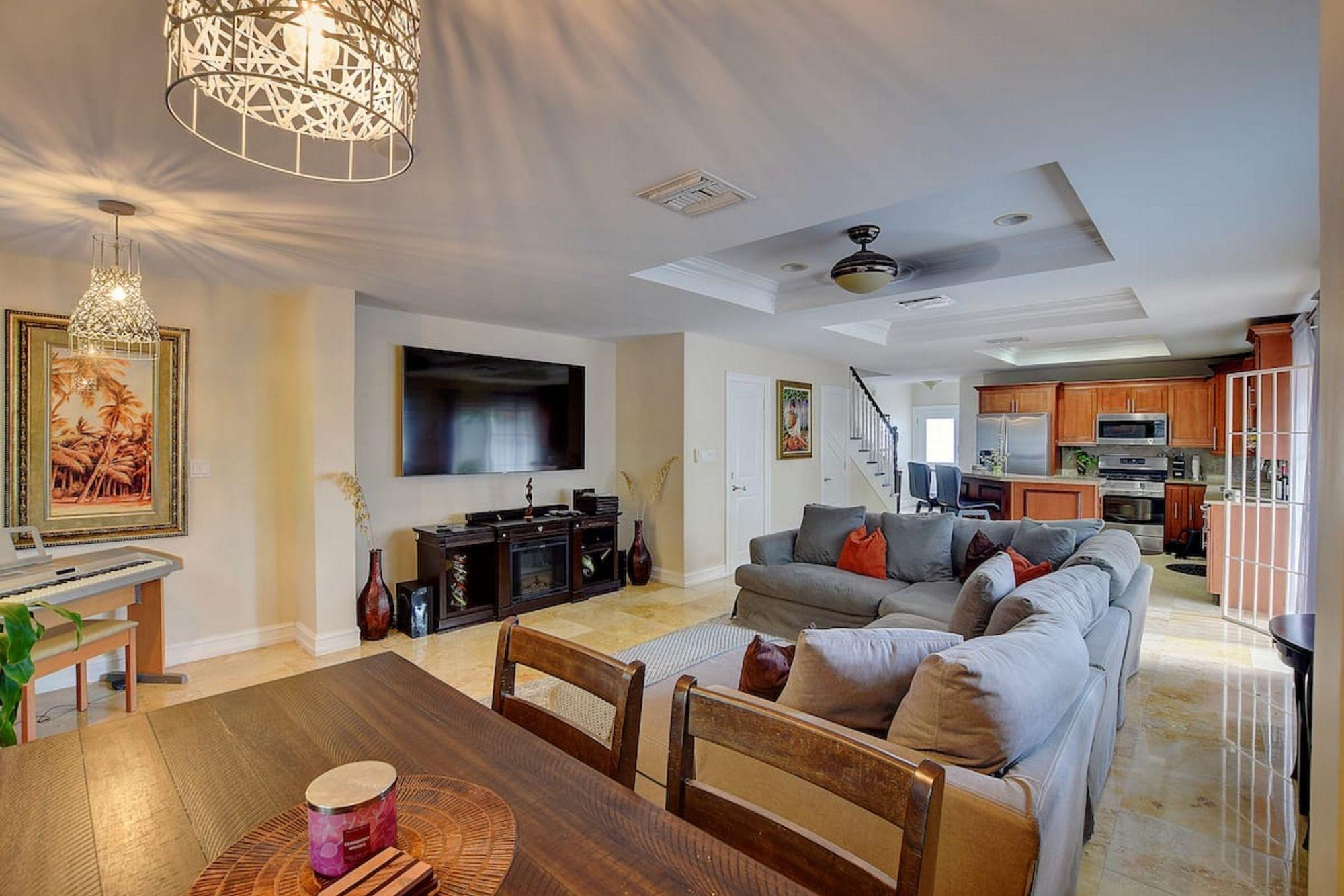 MLS# 64073 Unit5 Sea View Drive Cable Beach New Providence/Paradise Island