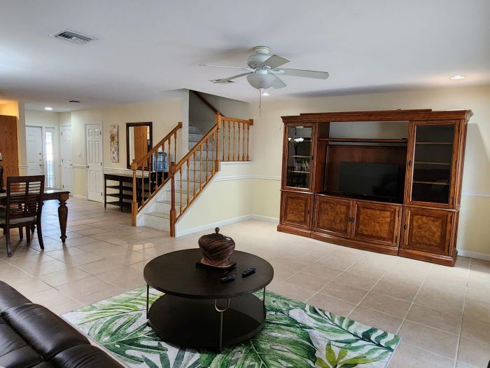 MLS# 64129 Nautica Townhome West Bay Street New Providence/Paradise Island