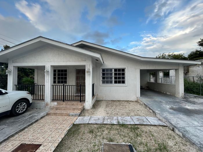 MLS# 64229  Carmichael Road New Providence/Paradise Island