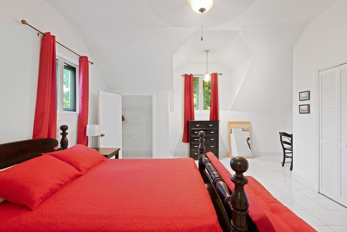 MLS# 64754 Village Road New Providence/Paradise Island