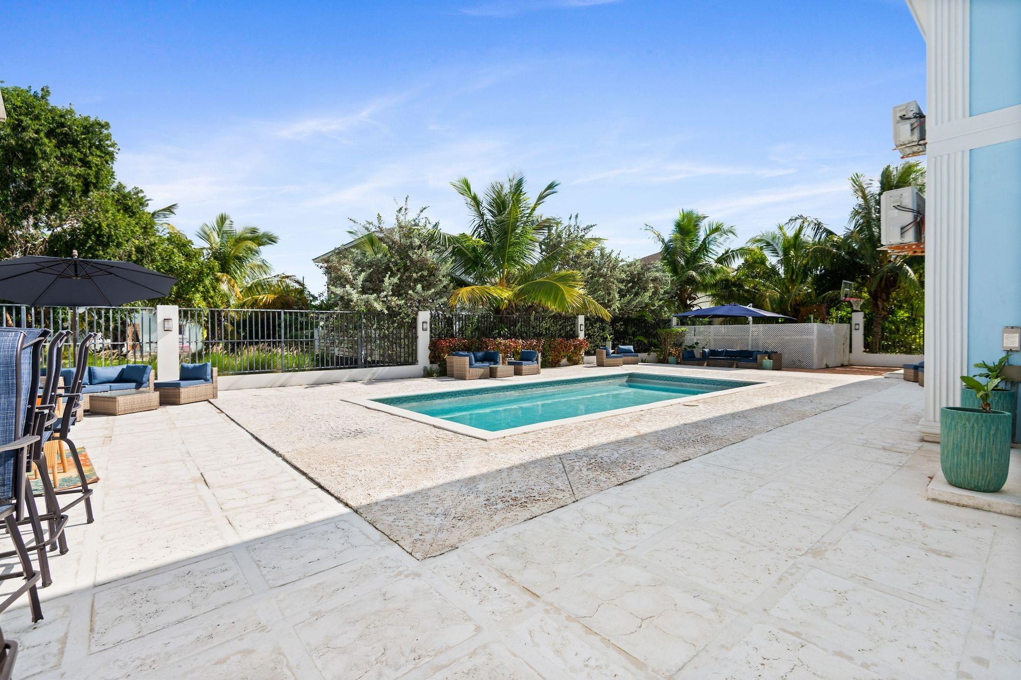 MLS# 64771 West Bay Street New Providence/Paradise Island