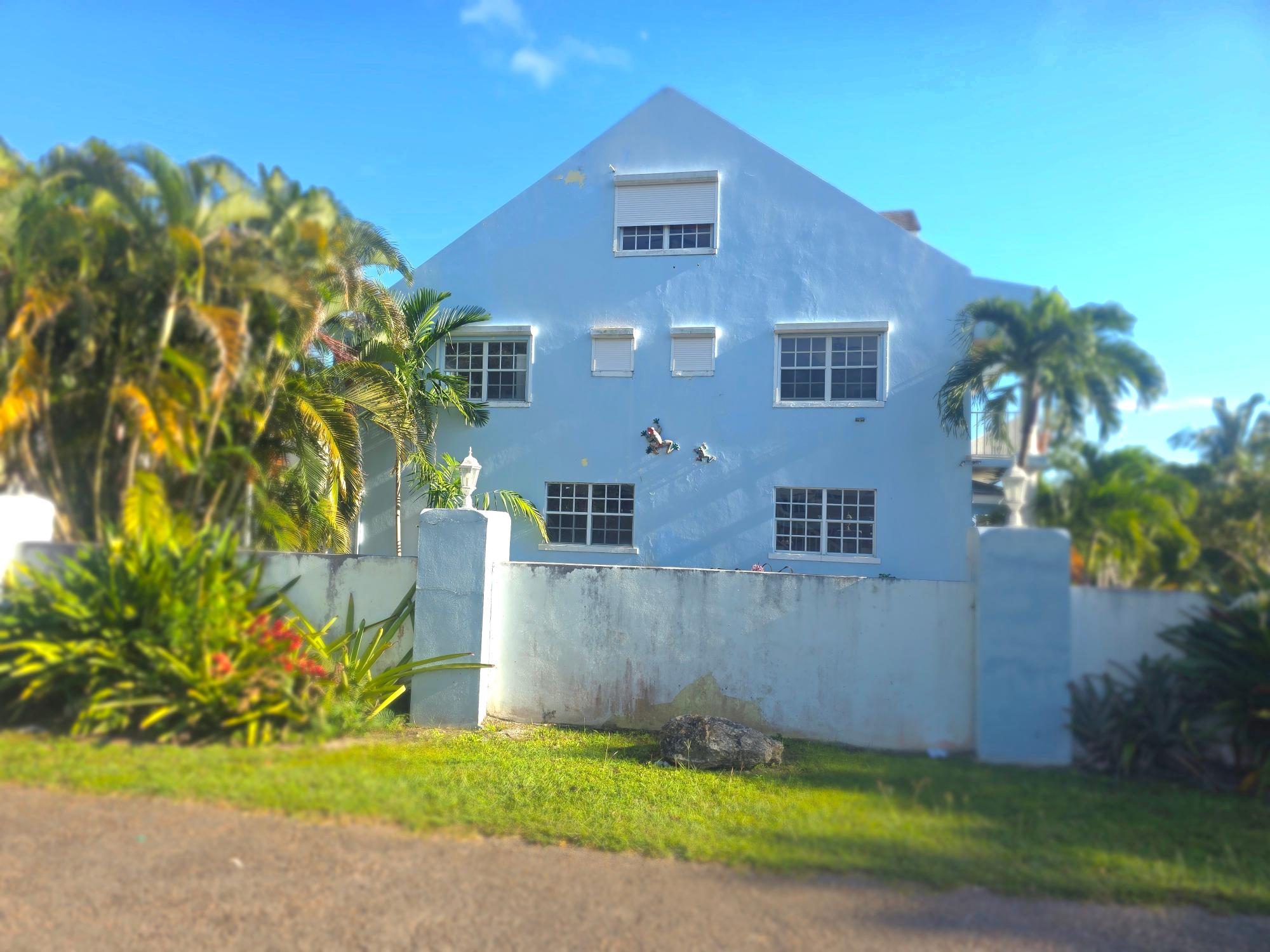 MLS# 65012 West, fixer triplex Western Road New Providence/Paradise Island