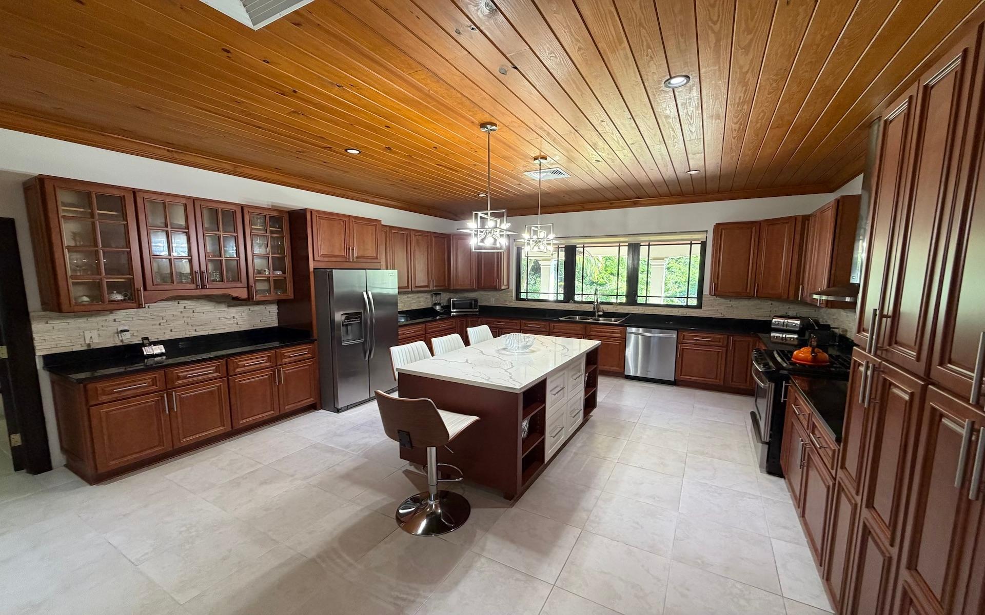 MLS# 65228  Charlotteville New Providence/Paradise Island