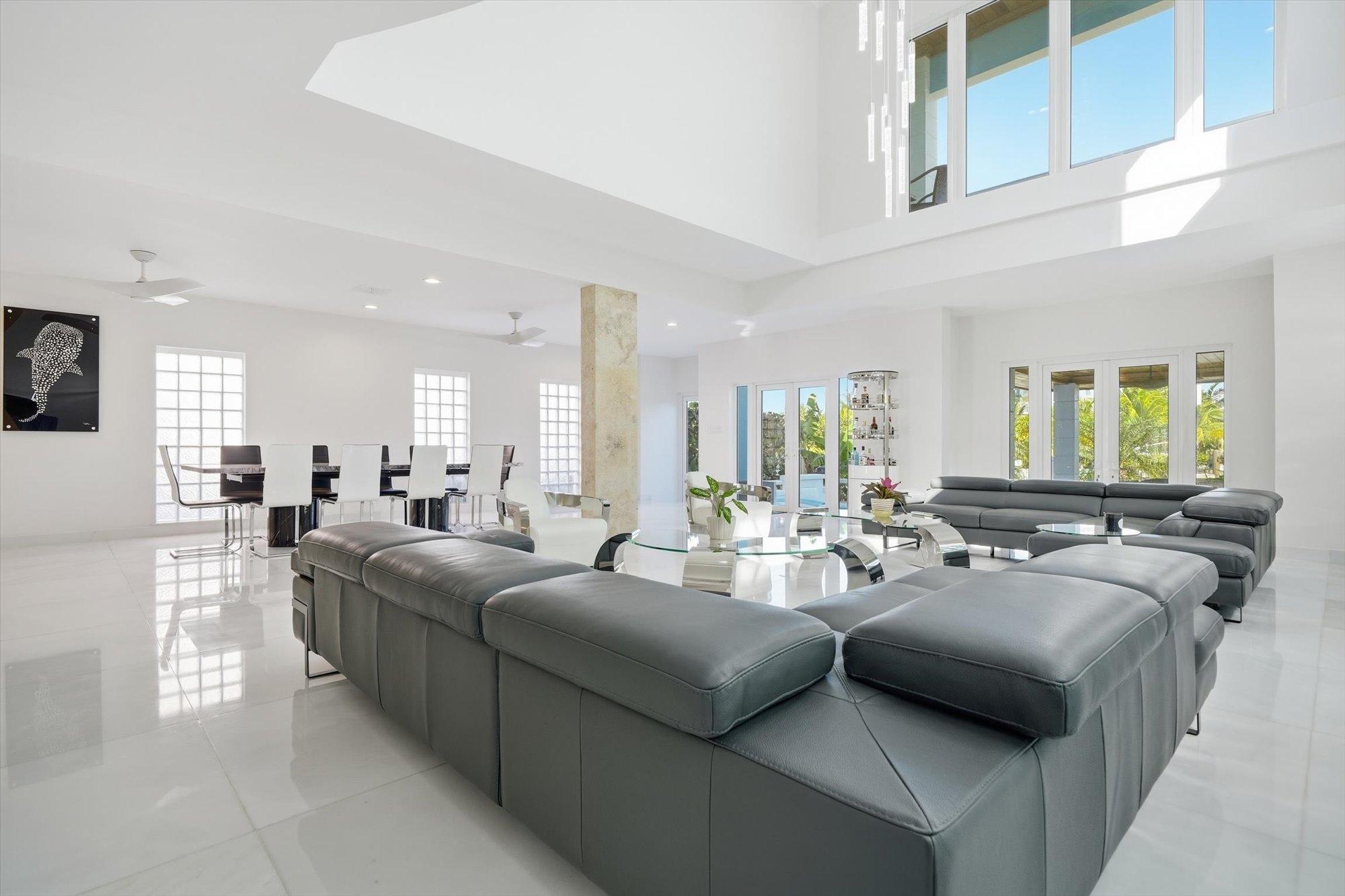 MLS# 65440 West Bay Street New Providence/Paradise Island