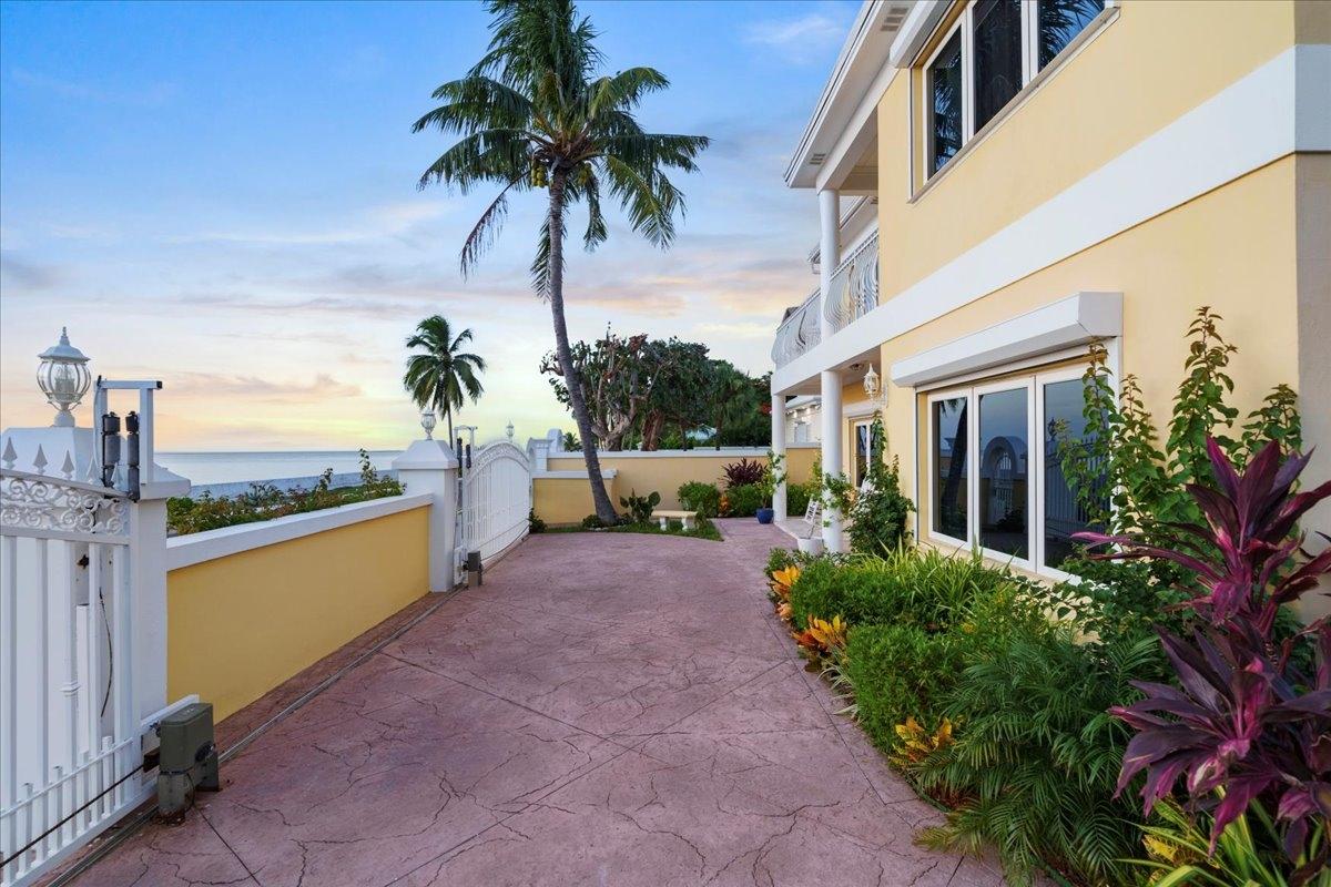 MLS# 65830 West Bay Street New Providence/Paradise Island