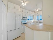 https://hideawaysrealestate.com/images/listing_photos/52196_13.jpg