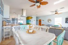 https://hideawaysrealestate.com/images/listing_photos/62018_4.jpg