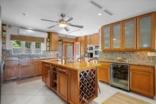 https://hideawaysrealestate.com/images/listing_photos/63631_11.jpg