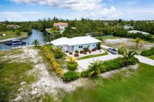 https://hideawaysrealestate.com/images/listing_photos/63939_2.jpg